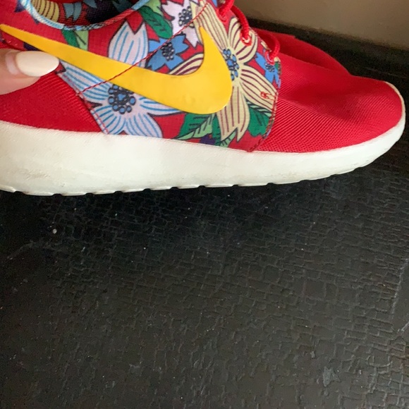 Nike Roche - Picture 4 of 5